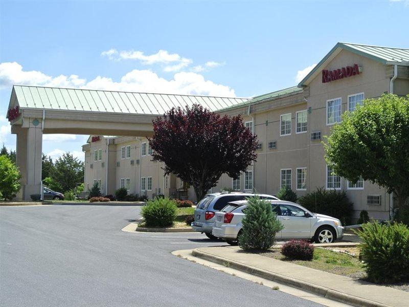 Ramada By Wyndham Strasburg - Shenandoah Valley מראה חיצוני תמונה