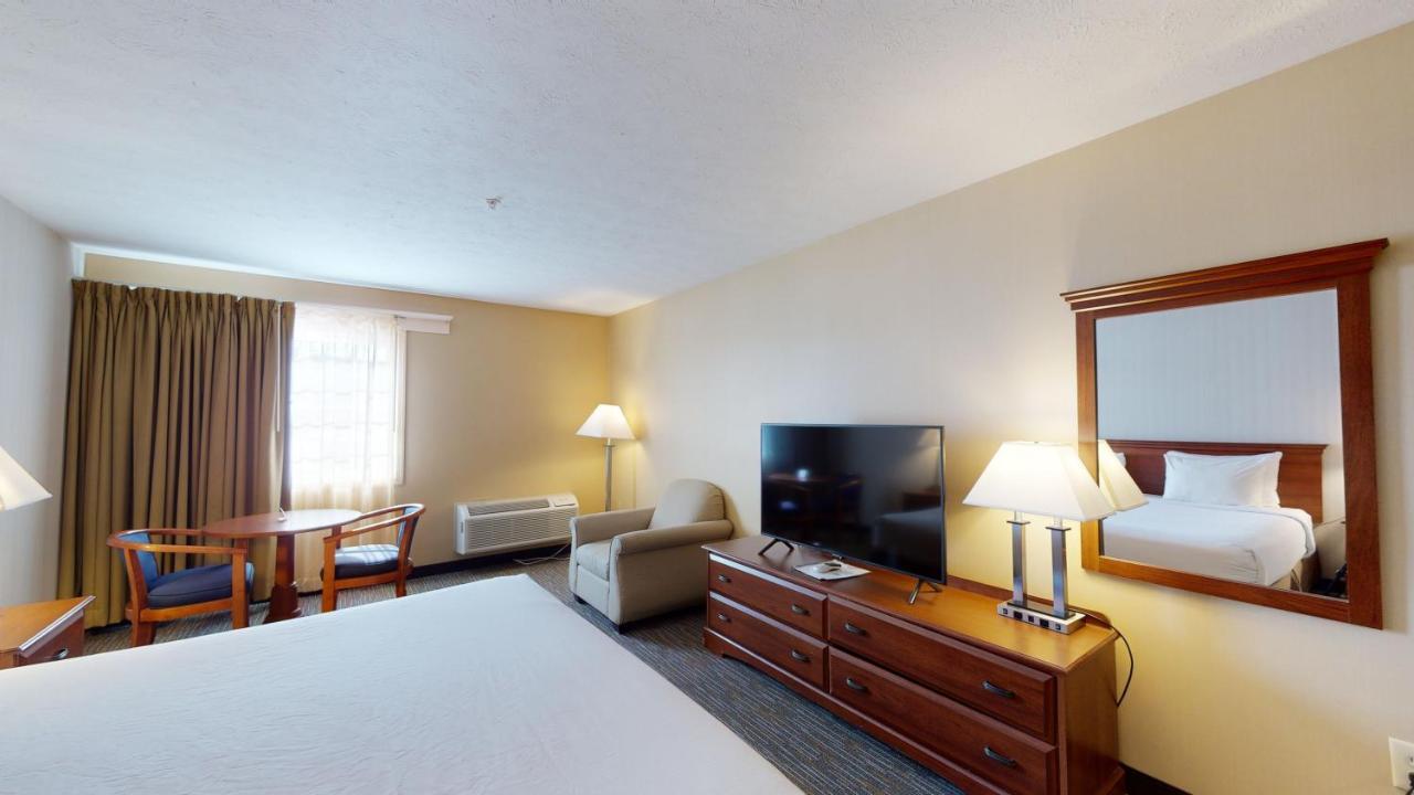 Ramada By Wyndham Strasburg - Shenandoah Valley מראה חיצוני תמונה