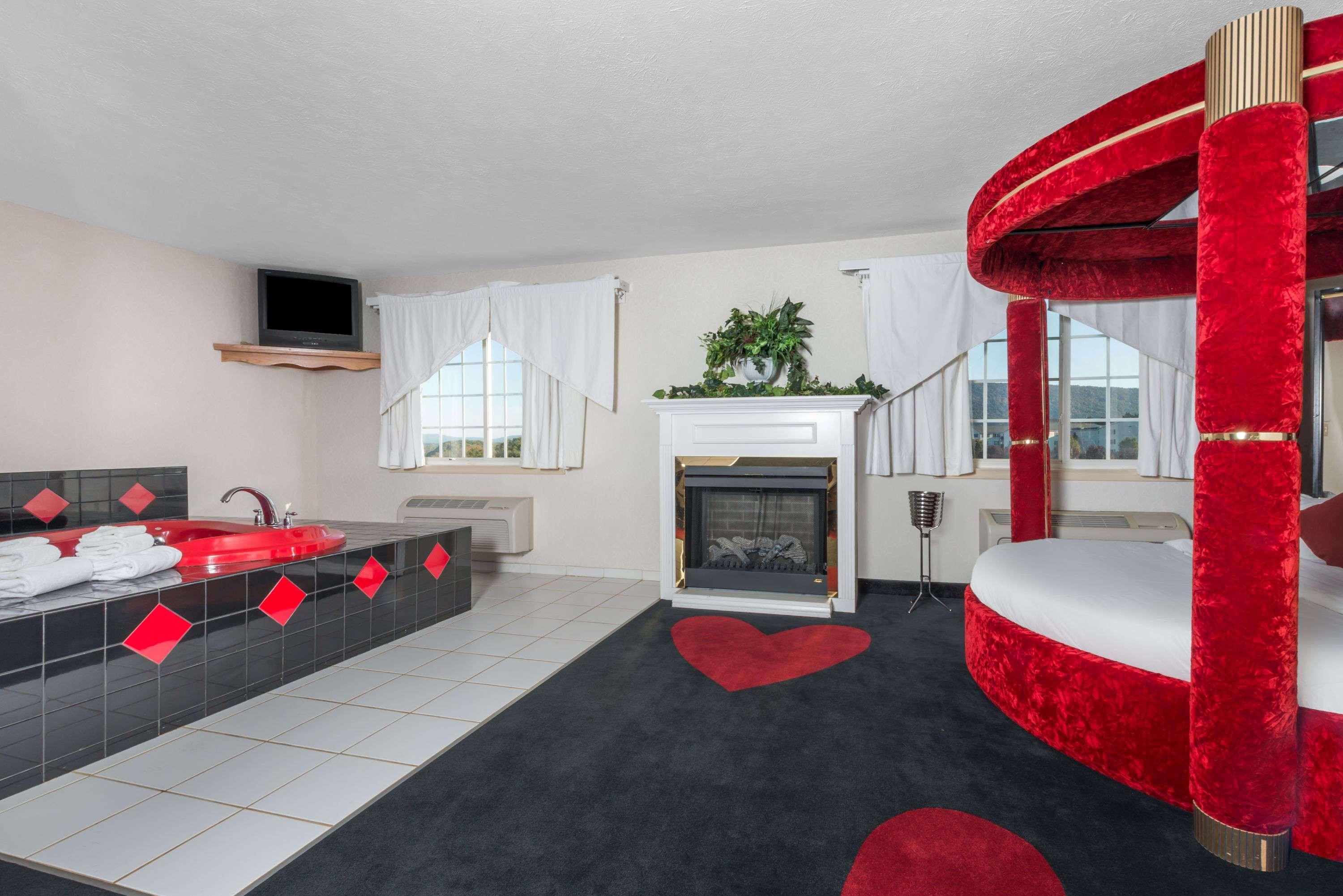 Ramada By Wyndham Strasburg - Shenandoah Valley מראה חיצוני תמונה