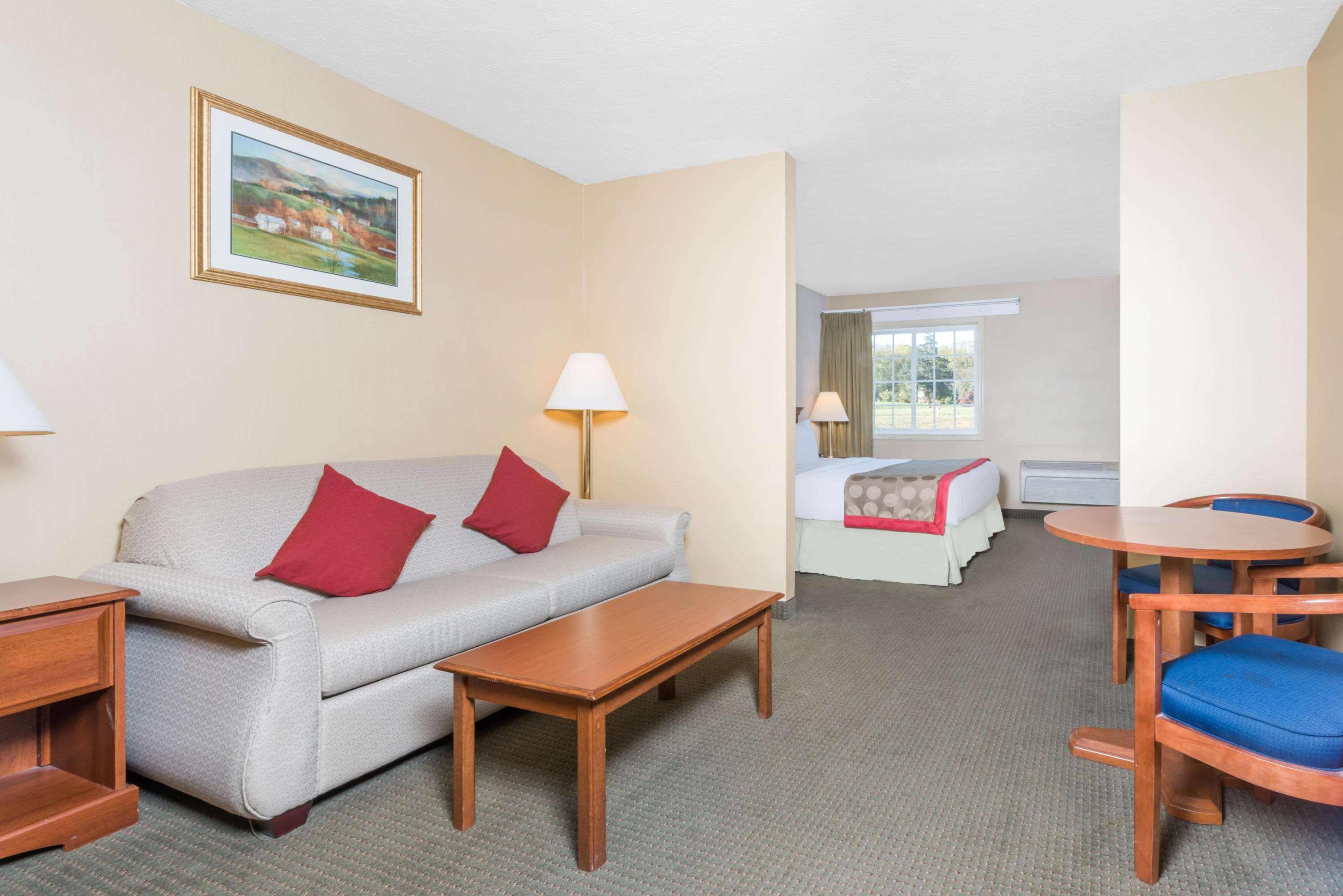 Ramada By Wyndham Strasburg - Shenandoah Valley מראה חיצוני תמונה