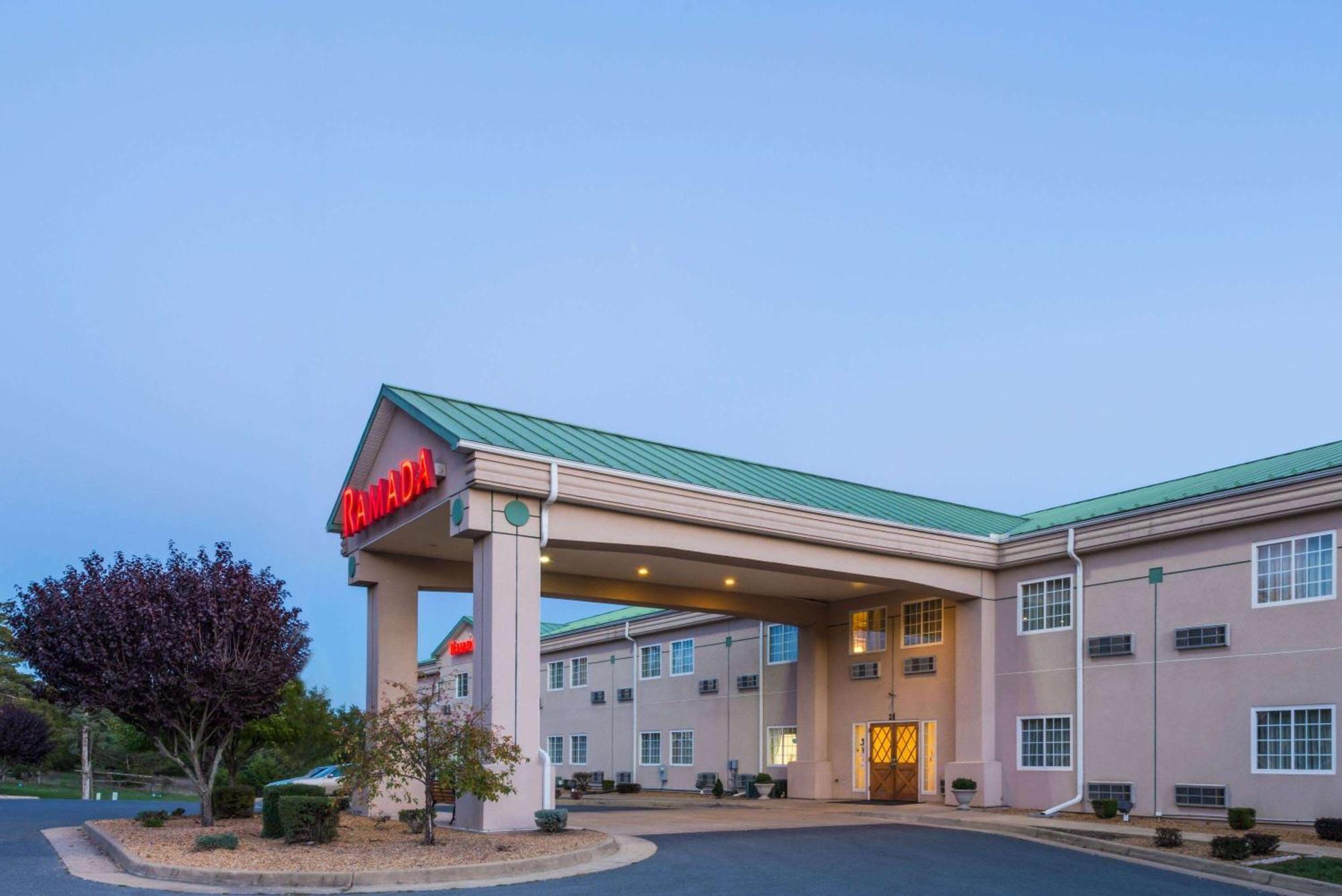Ramada By Wyndham Strasburg - Shenandoah Valley מראה חיצוני תמונה
